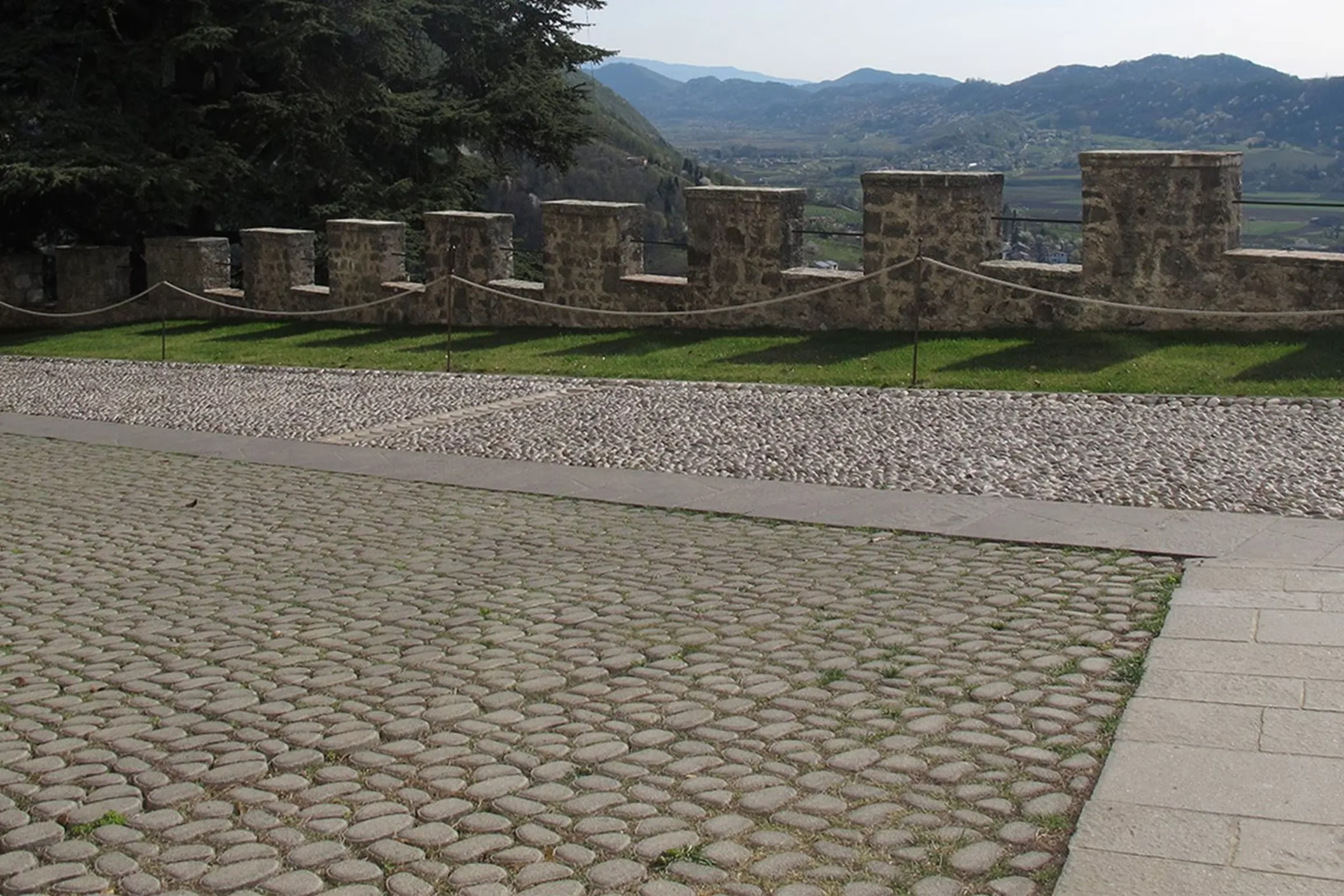 Acciottolato Erboso